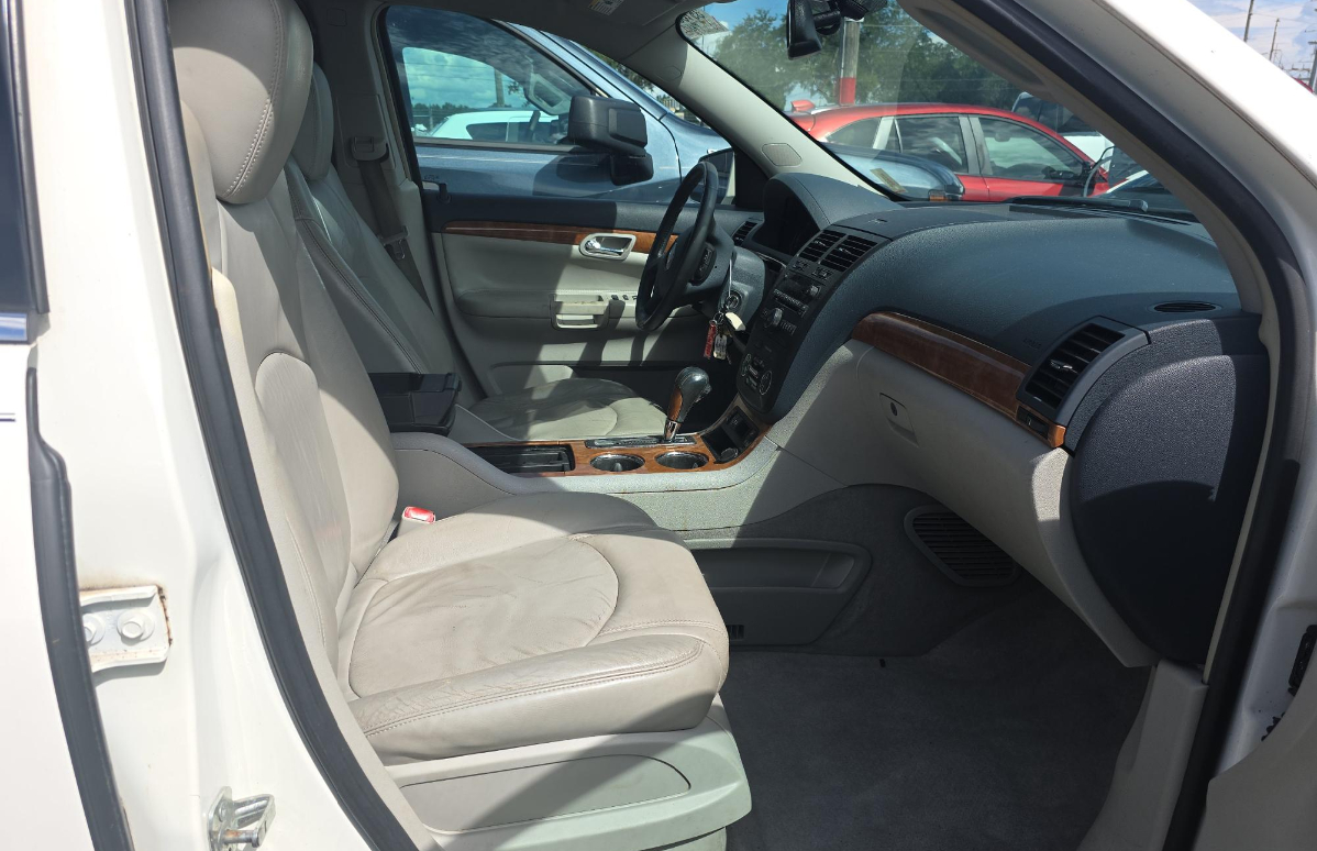 2009 Saturn Outlook XR photo 6