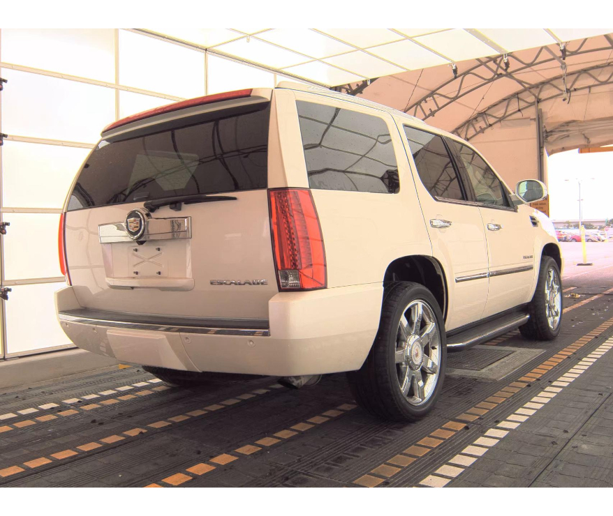 2013 Cadillac Escalade Luxury photo 2