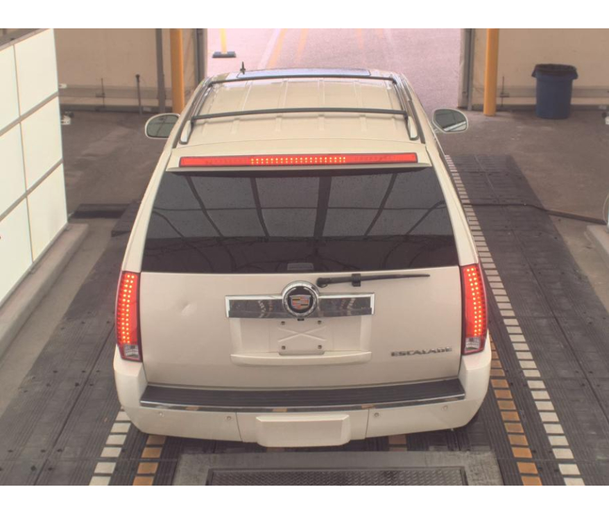 2013 Cadillac Escalade Luxury photo 3