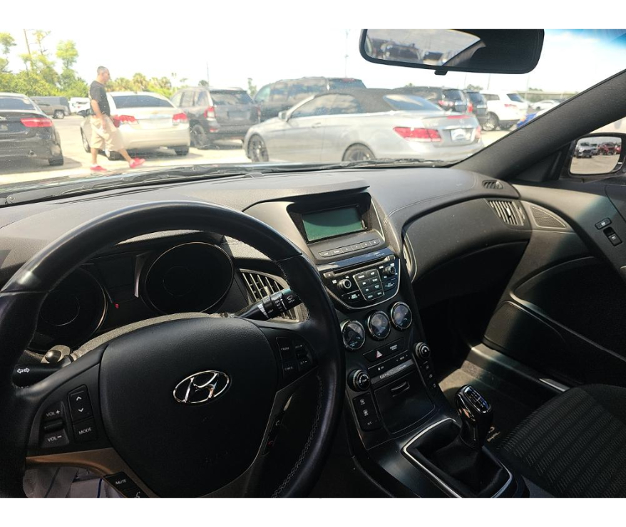 2013 Hyundai Genesis Coupe 2.0T photo 11