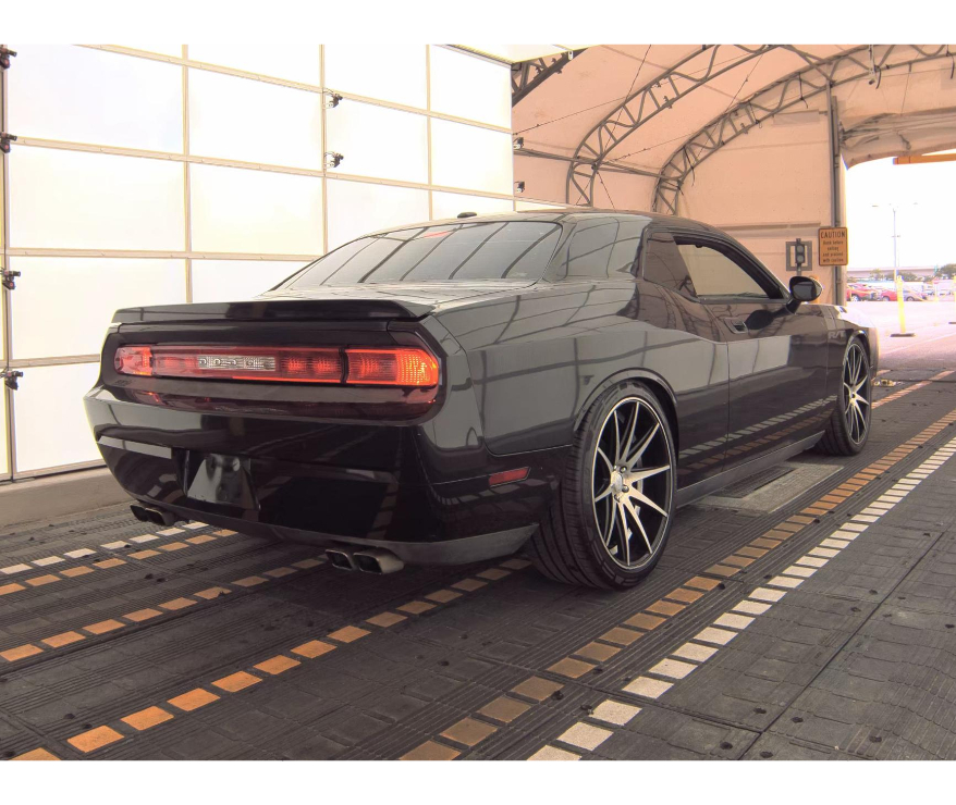 2010 Dodge Challenger R/T photo 3