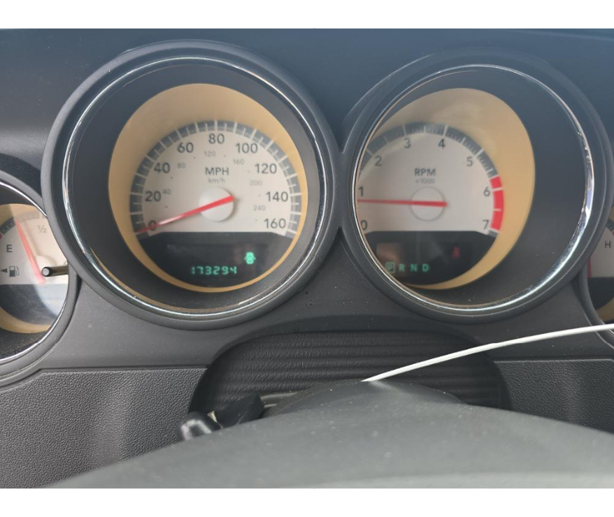2010 Dodge Challenger R/T photo 11