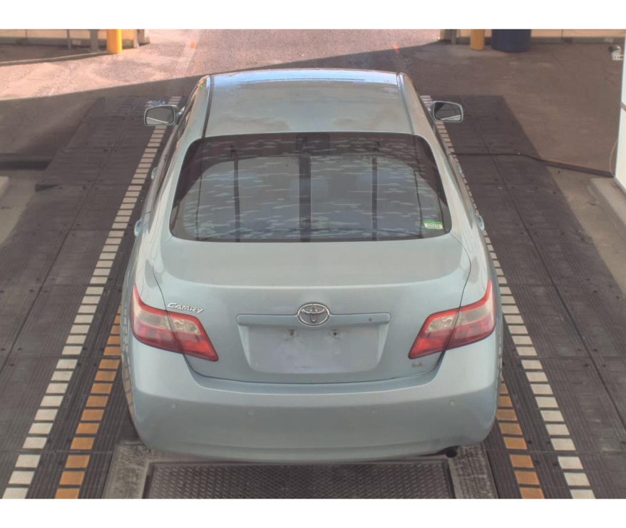 2009 Toyota Camry SE photo 2