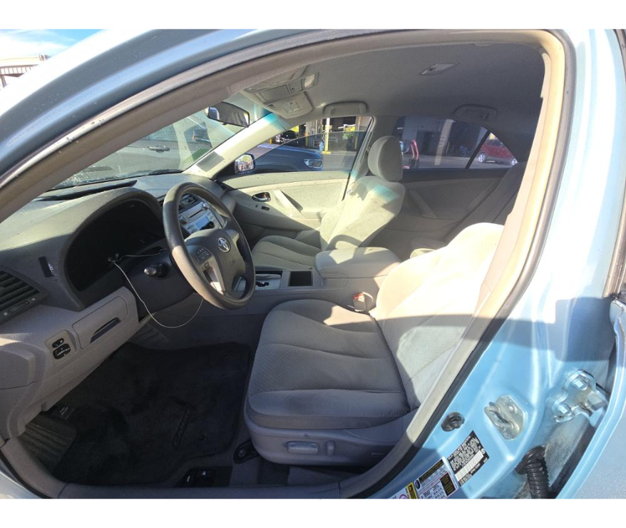 2009 Toyota Camry SE photo 4