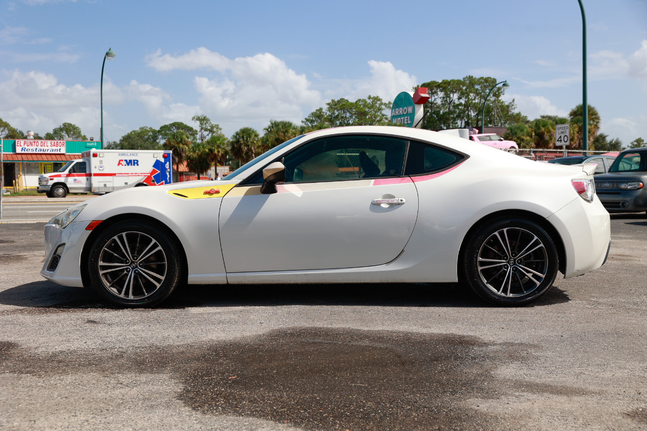2013 Scion FR-S photo 3
