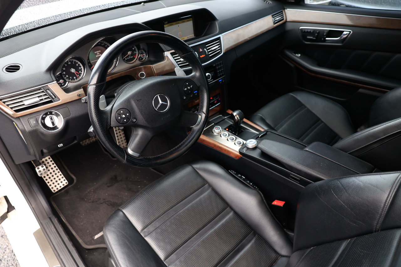 2010 Mercedes Benz E 63 AMG photo 2