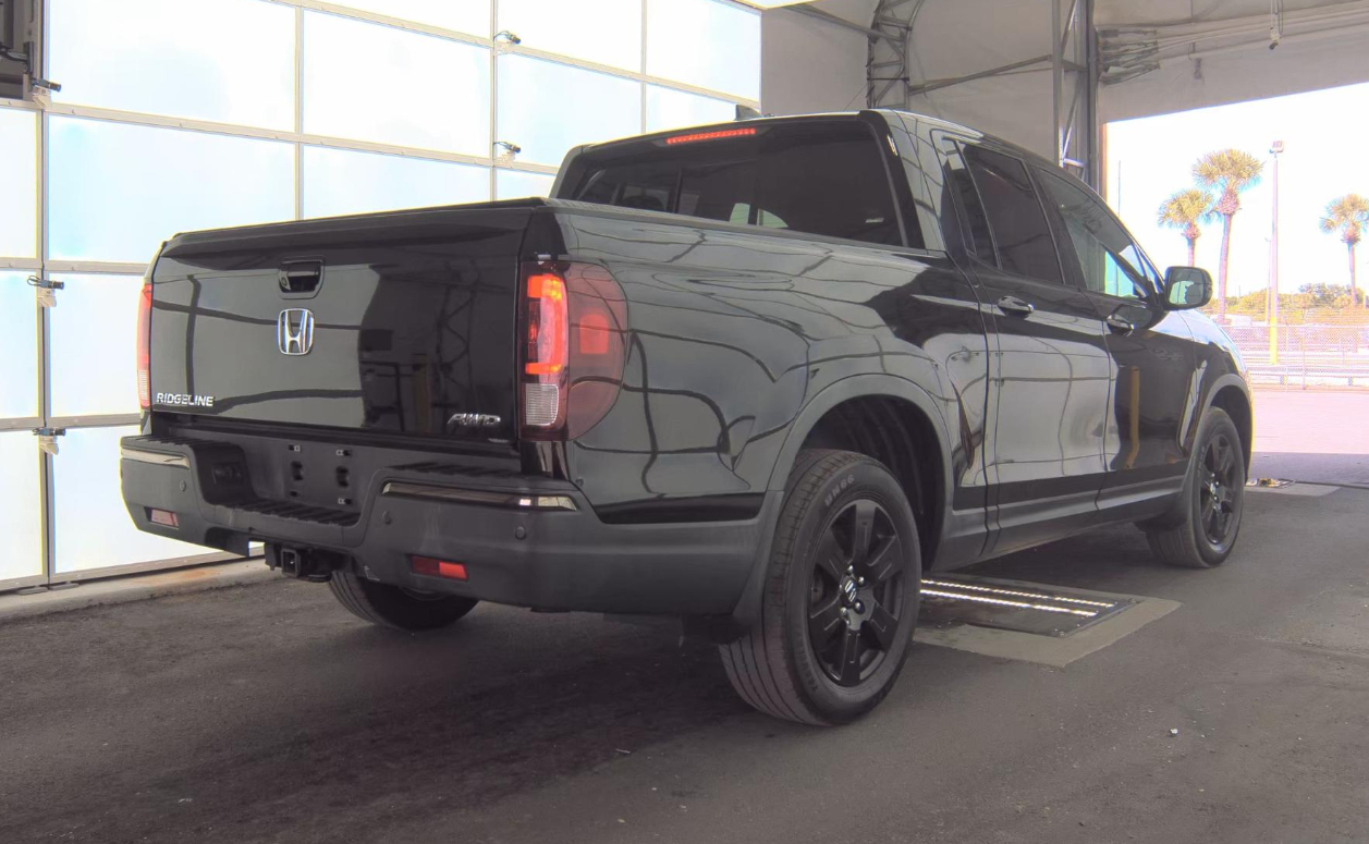 2018 Honda Ridgeline Black Edition photo 3