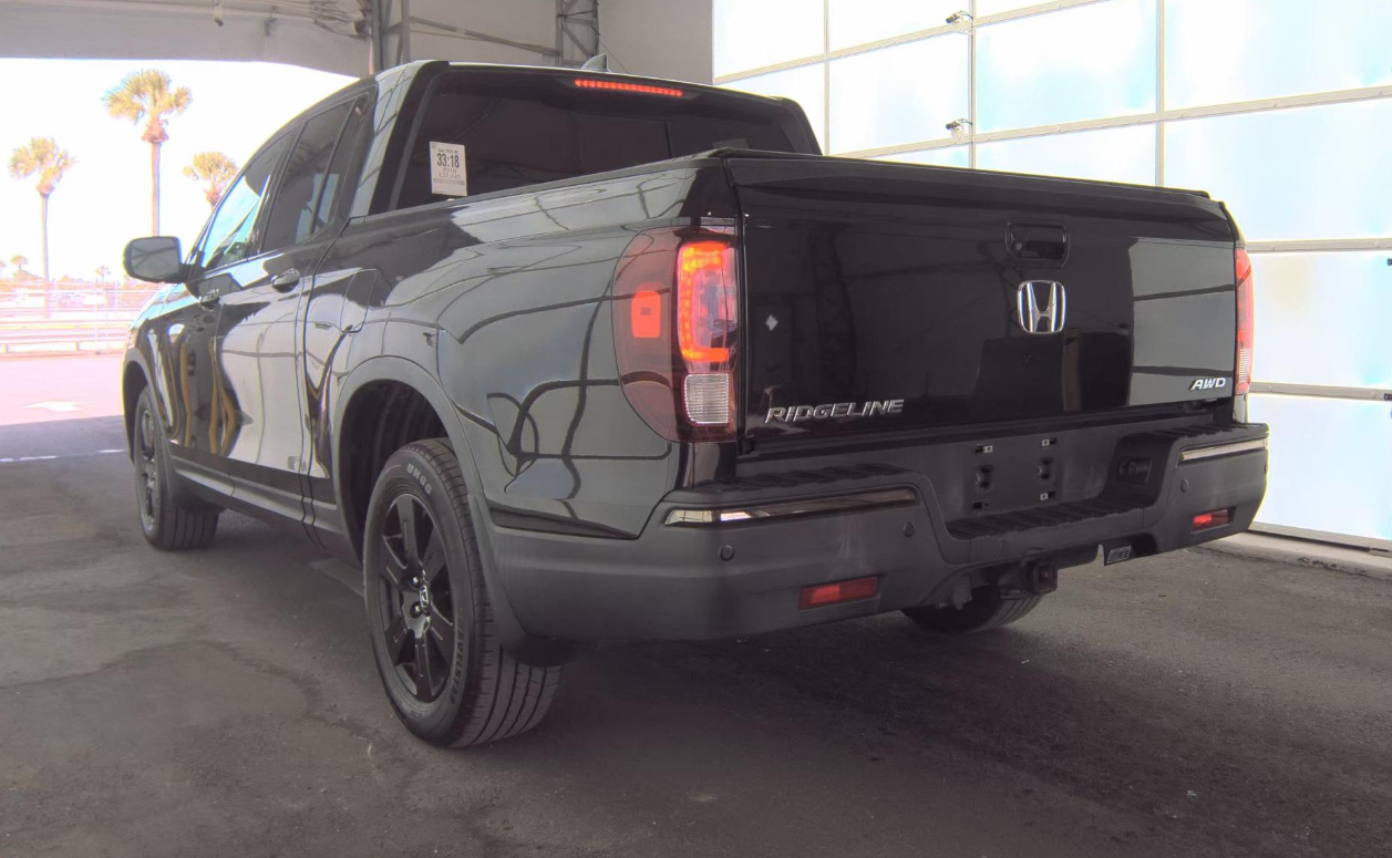 2018 Honda Ridgeline Black Edition photo 4