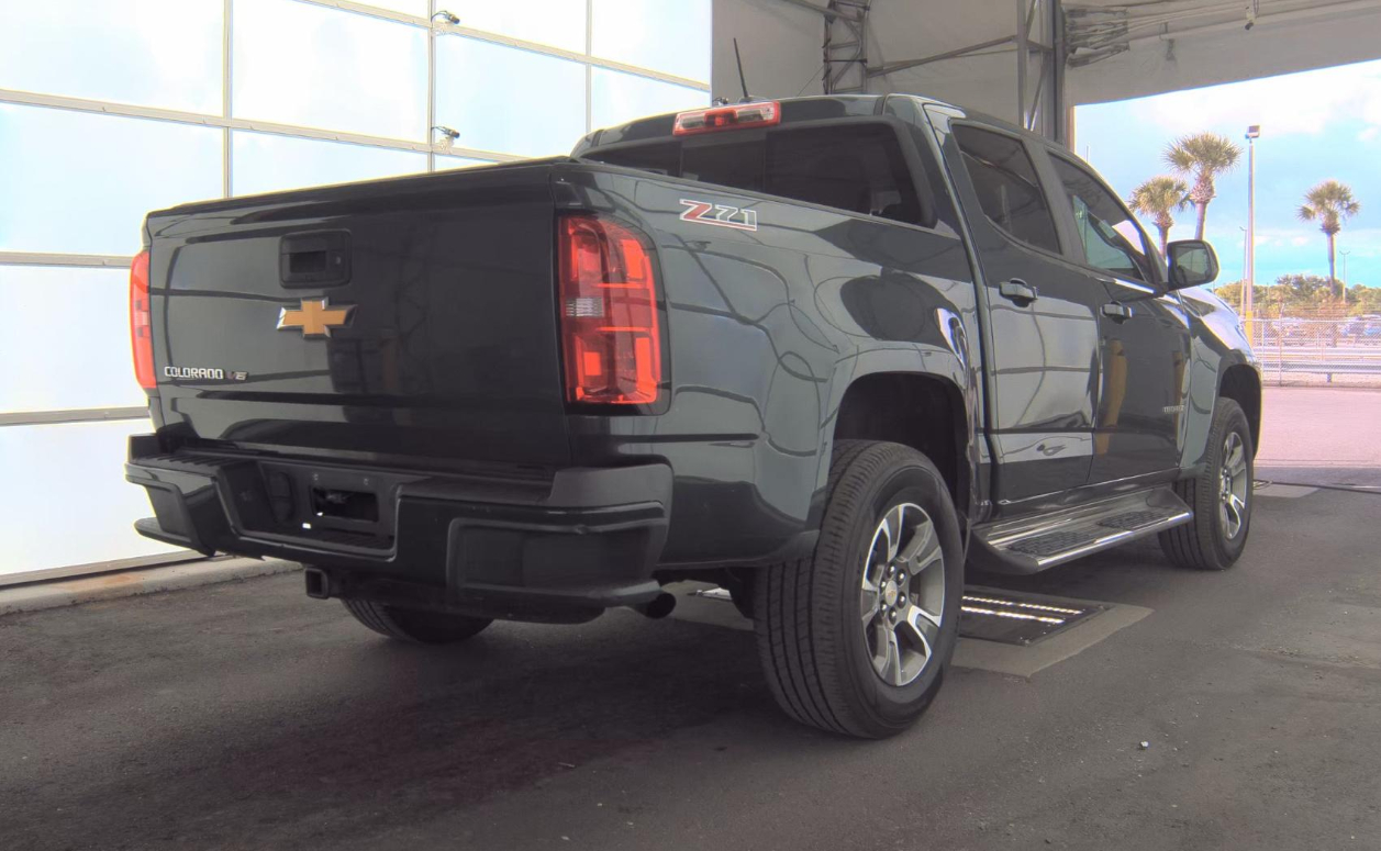 2017 Chevrolet Colorado Z71 photo 2