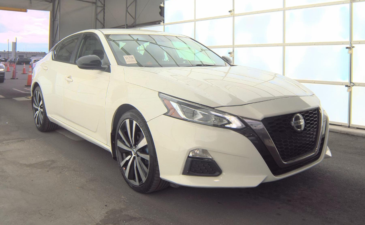 2019 Nissan Altima SR photo 2