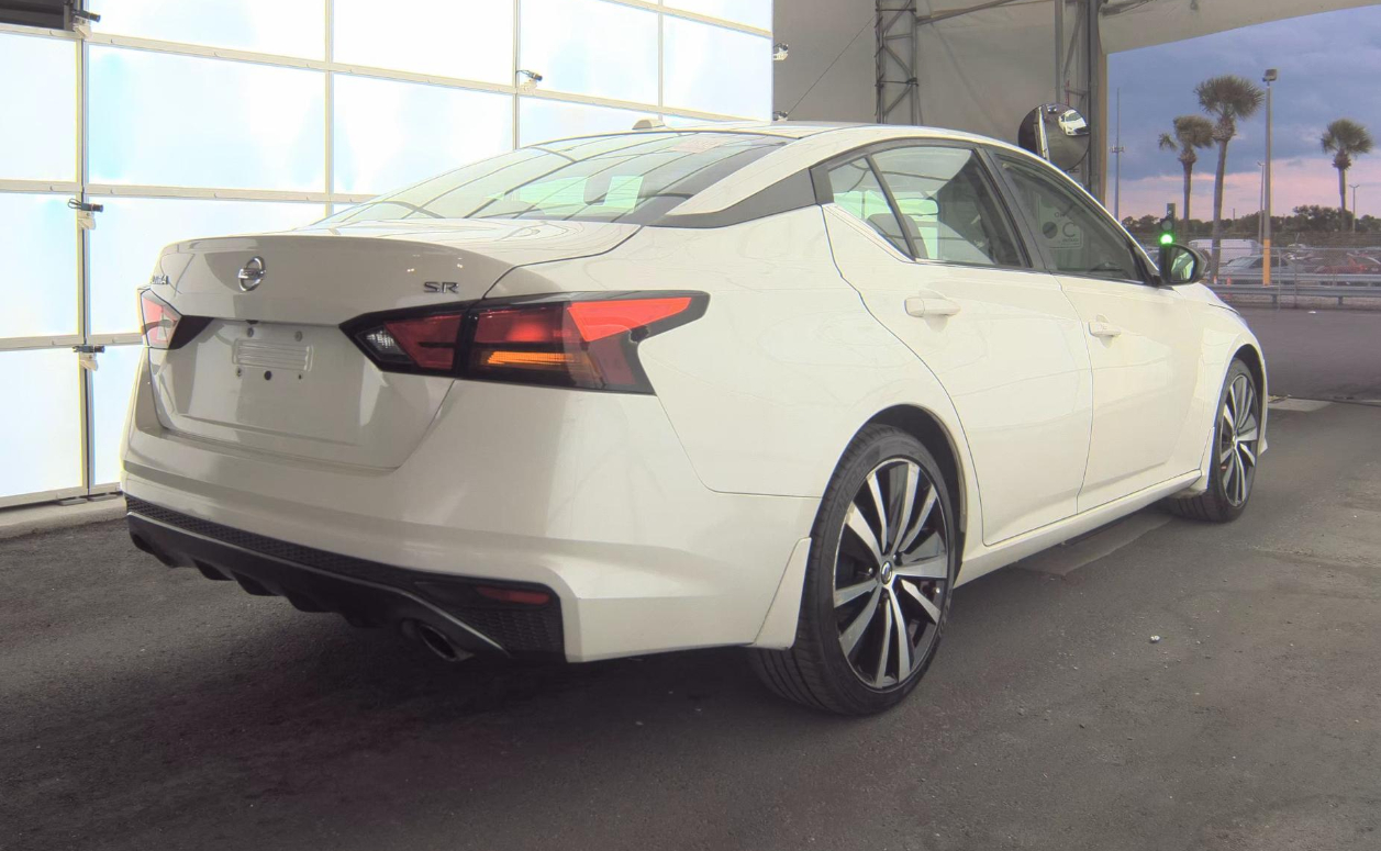 2019 Nissan Altima SR photo 3