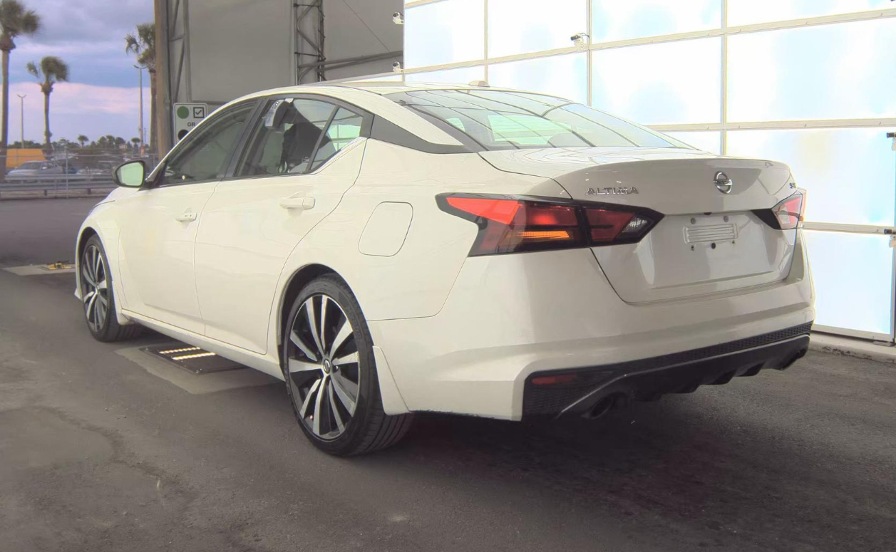 2019 Nissan Altima SR photo 4