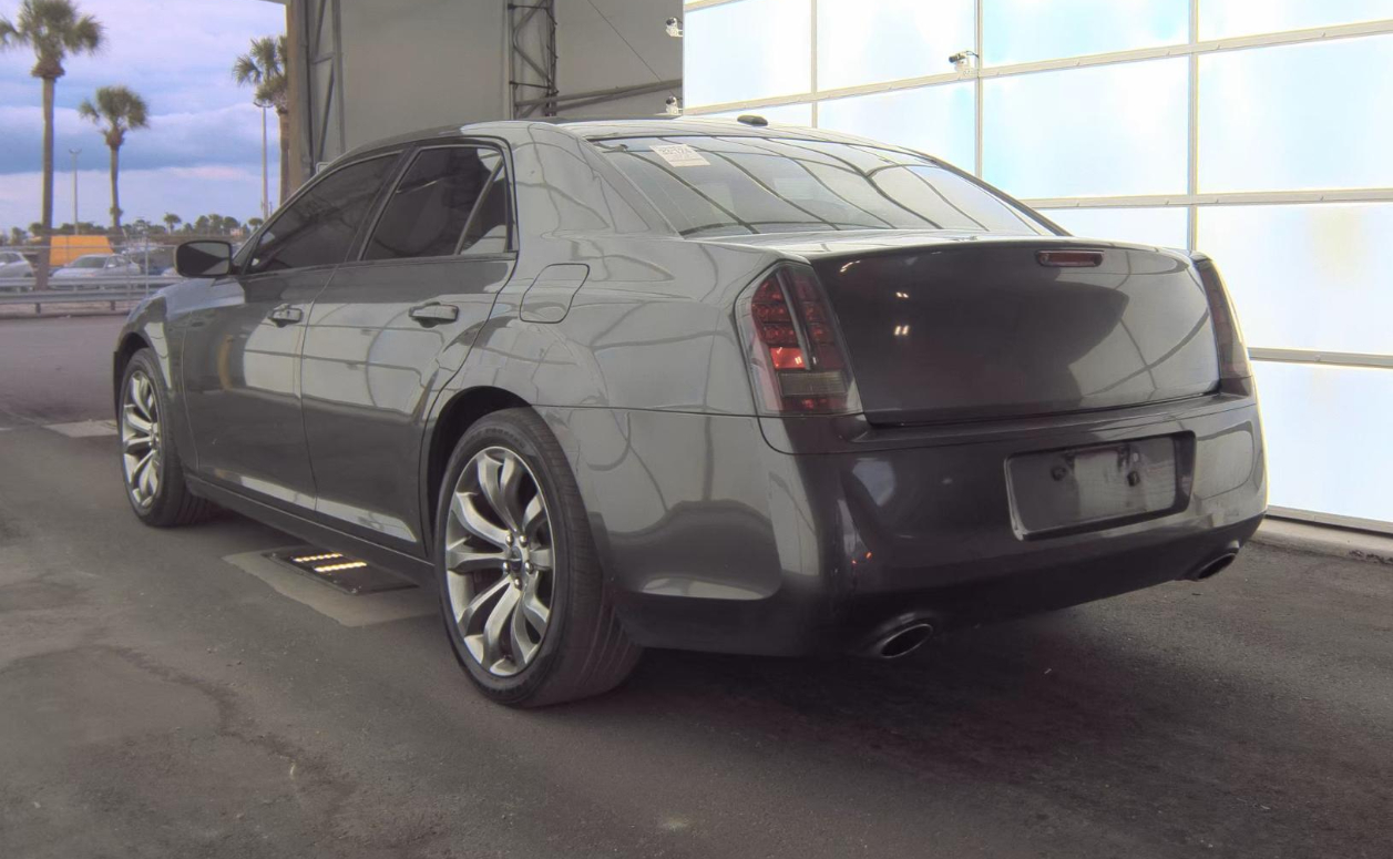 2014 Chrysler 300 C S photo 4