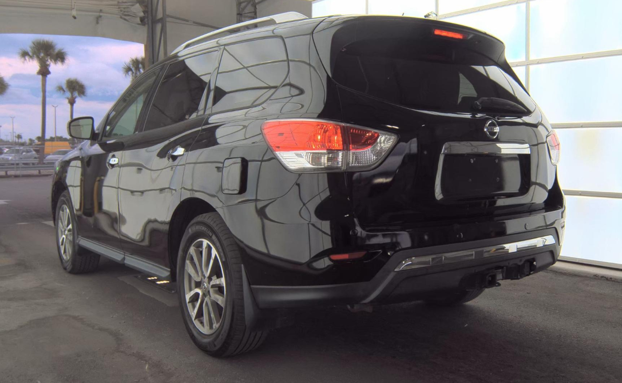 2013 Nissan Pathfinder SV photo 3