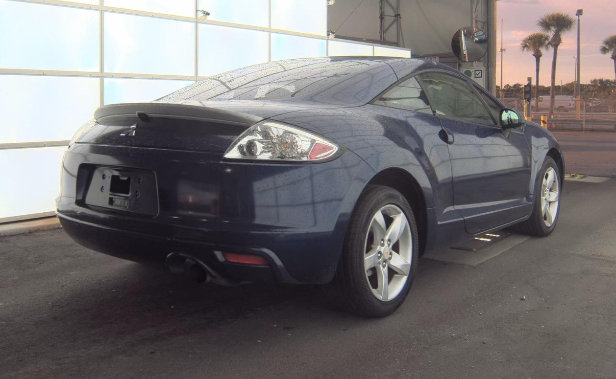 2009 Mitsubishi Eclipse GS photo 3