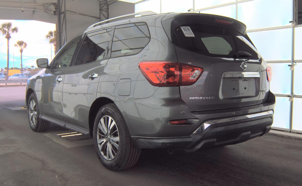 2018 Nissan Pathfinder SV photo 2