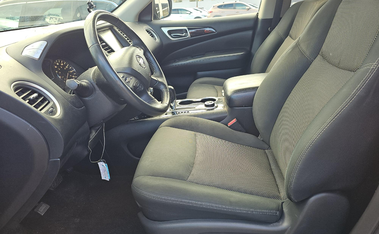 2018 Nissan Pathfinder SV photo 3