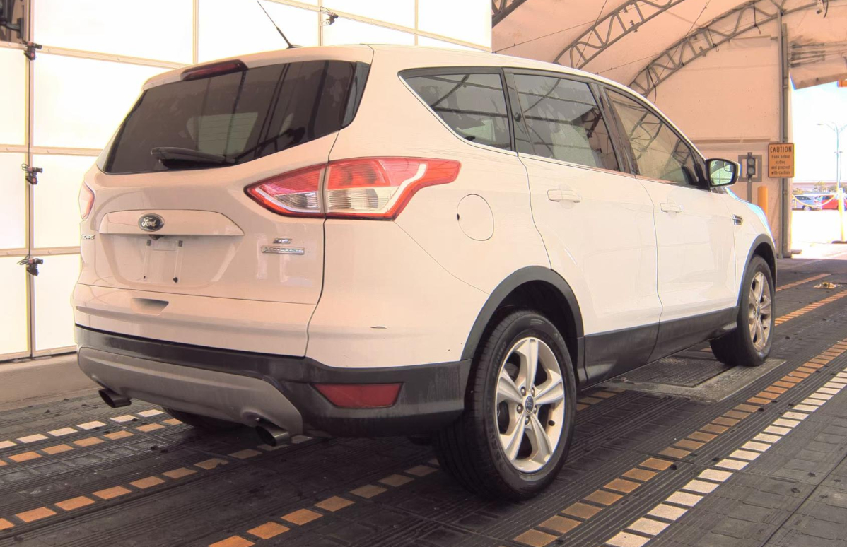 2016 Ford Escape SE photo 2