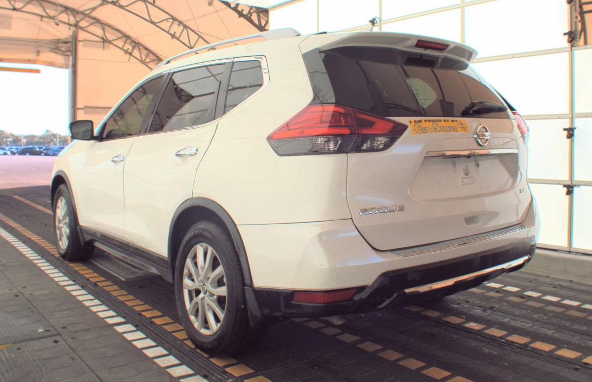2017 Nissan Rogue SV photo 5