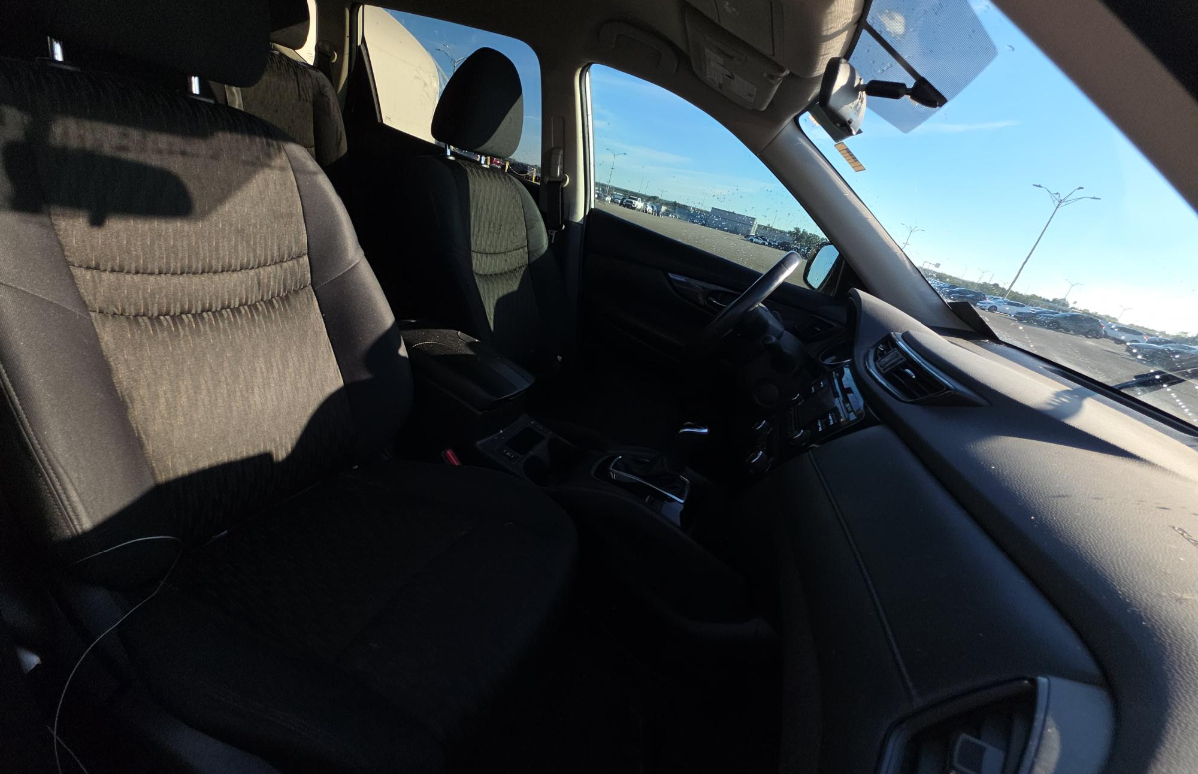 2017 Nissan Rogue SV photo 7