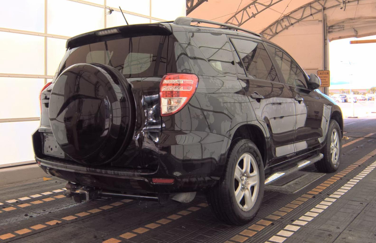 2011 Toyota RAV4 photo 3