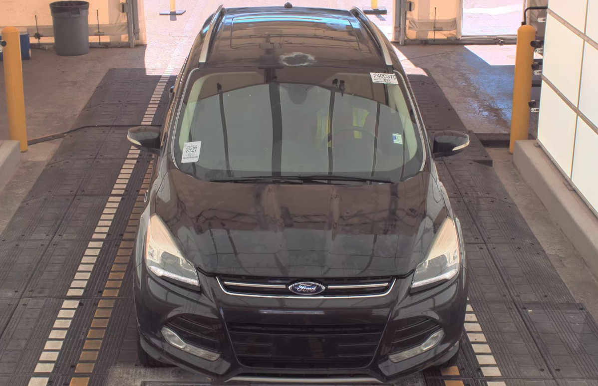 2015 Ford Escape Titanium photo 2