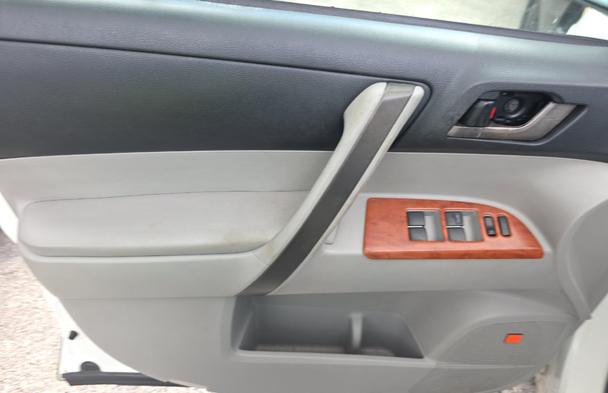 2009 Toyota Highlander Sport photo 3