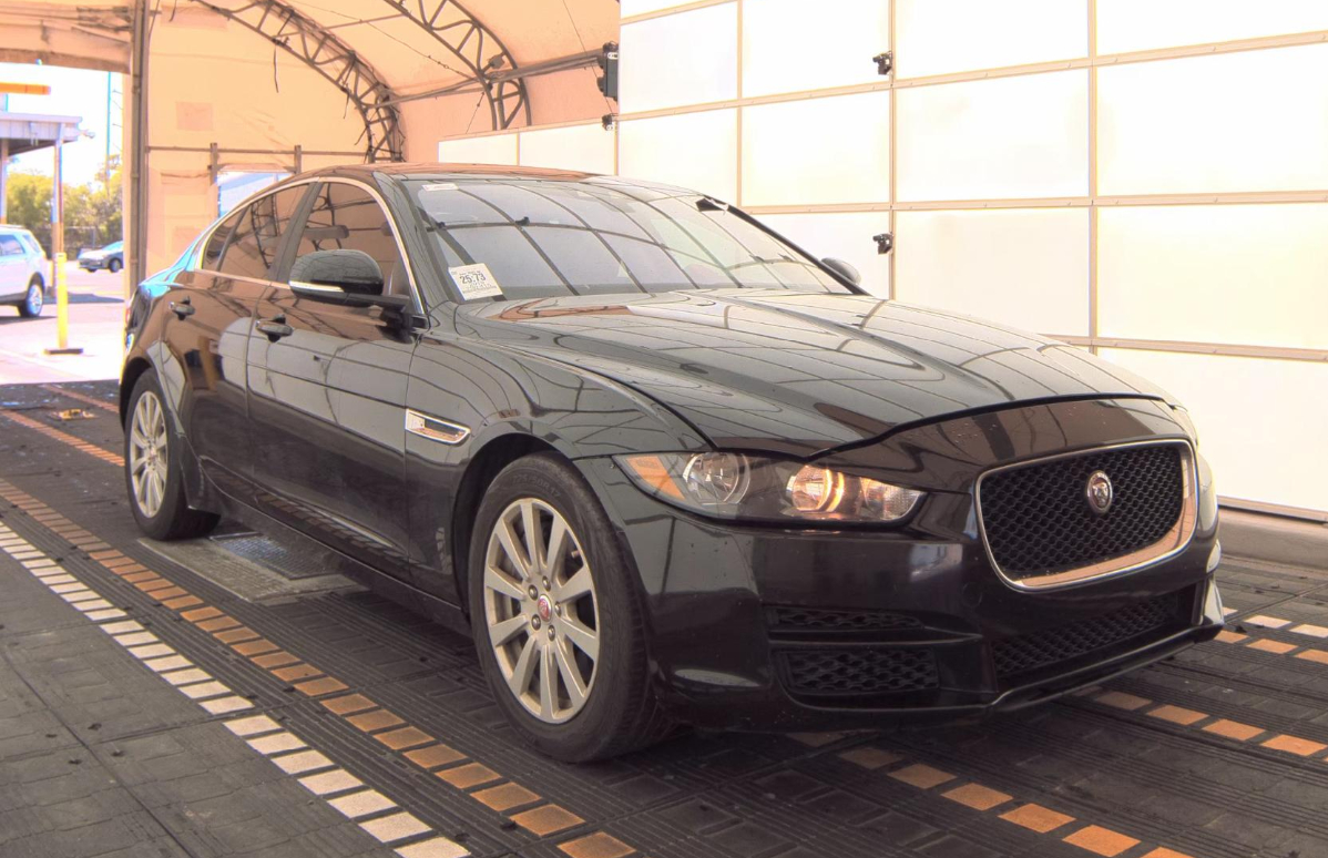 2019 Jaguar XE photo 2