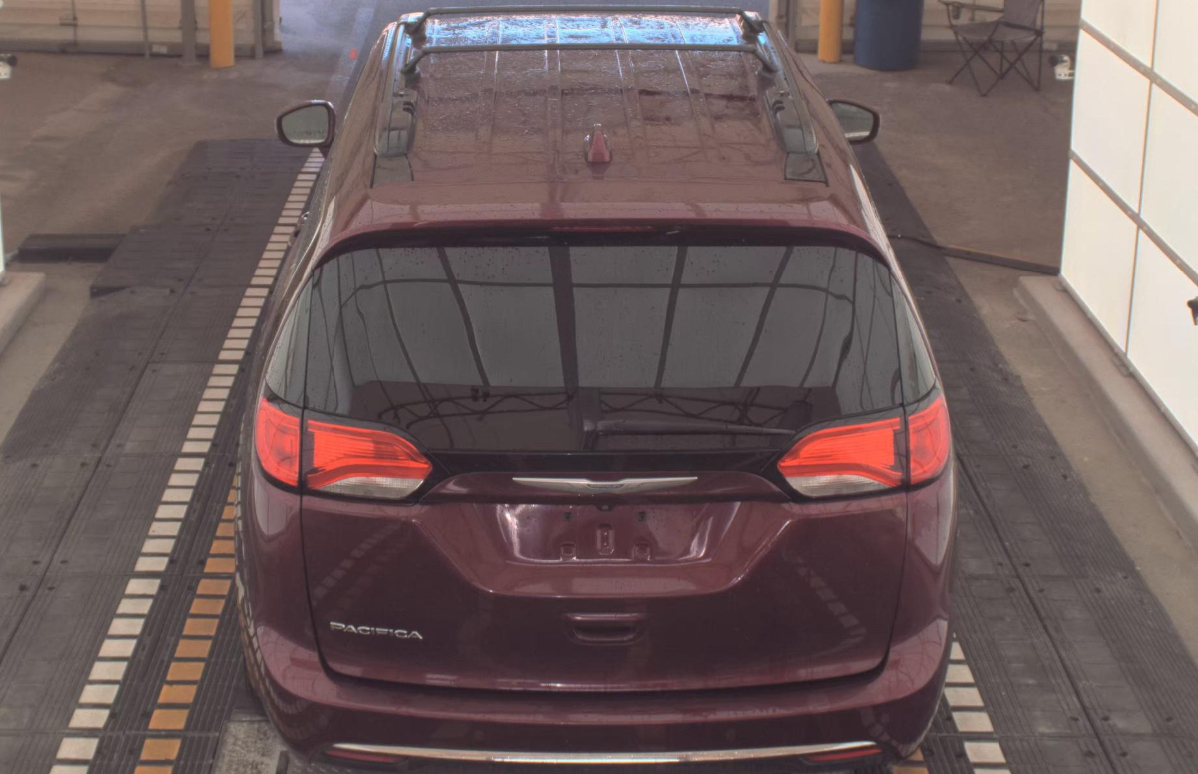 2017 Chrysler Pacifica Touring L photo 3