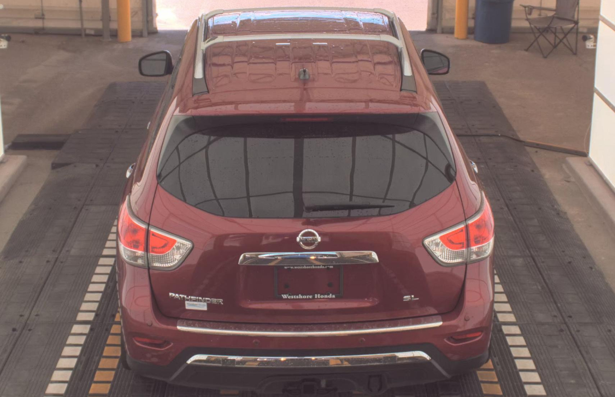 2015 Nissan Pathfinder SL photo 3