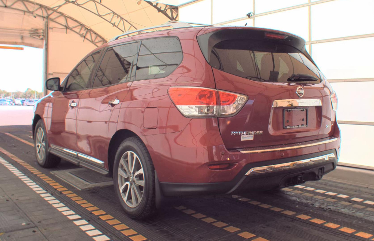 2015 Nissan Pathfinder SL photo 4