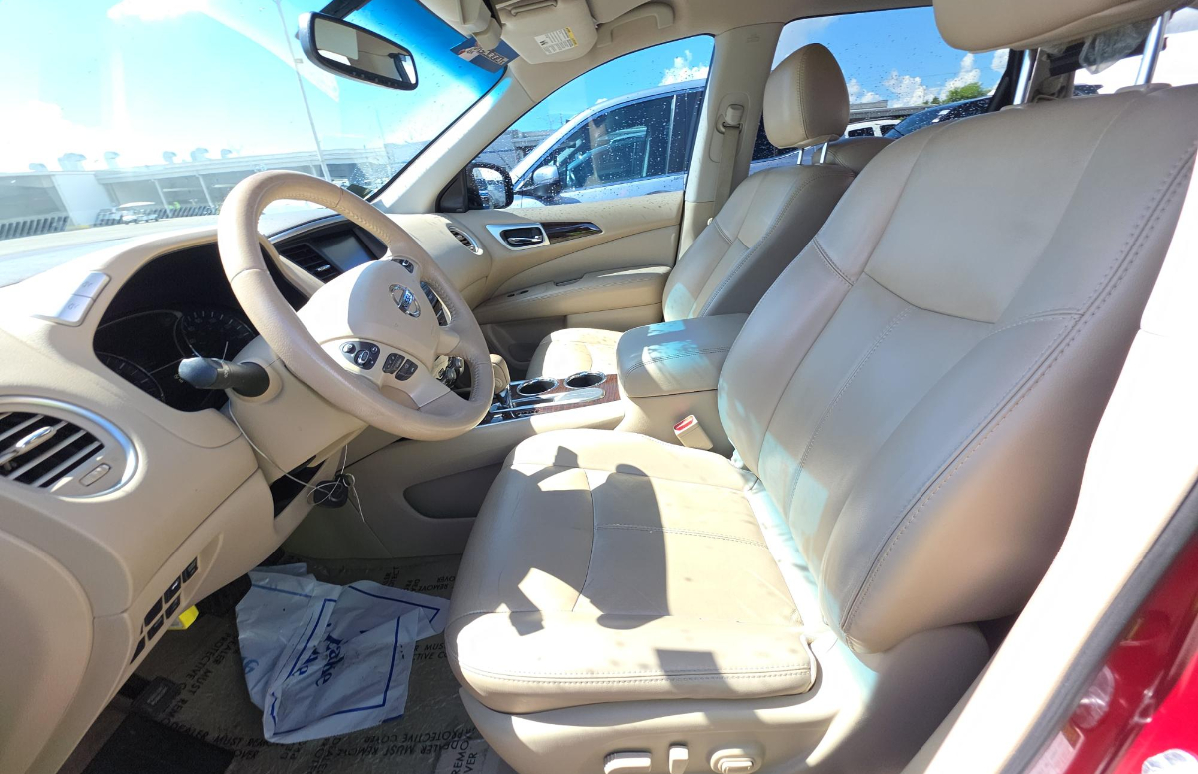 2015 Nissan Pathfinder SL photo 5