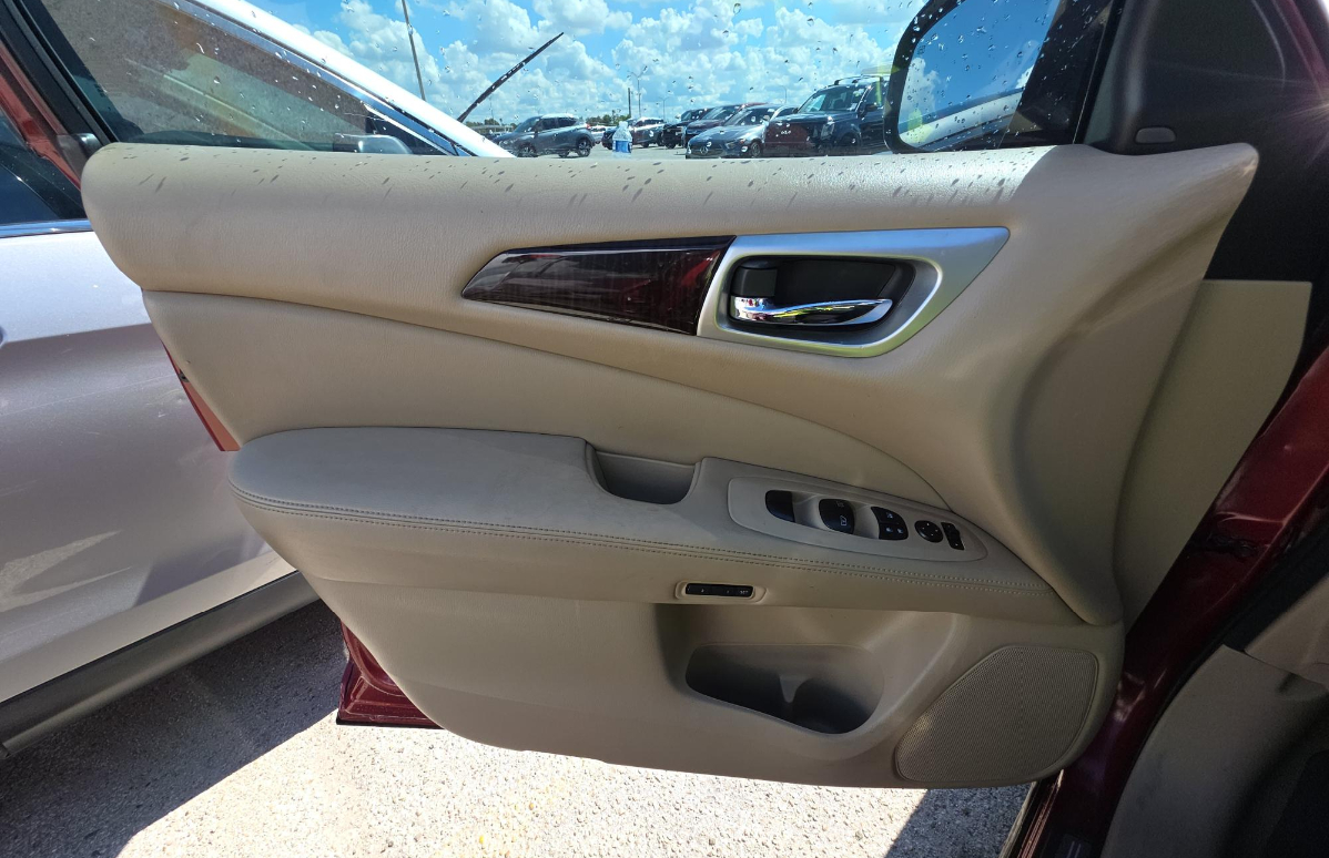 2015 Nissan Pathfinder SL photo 7