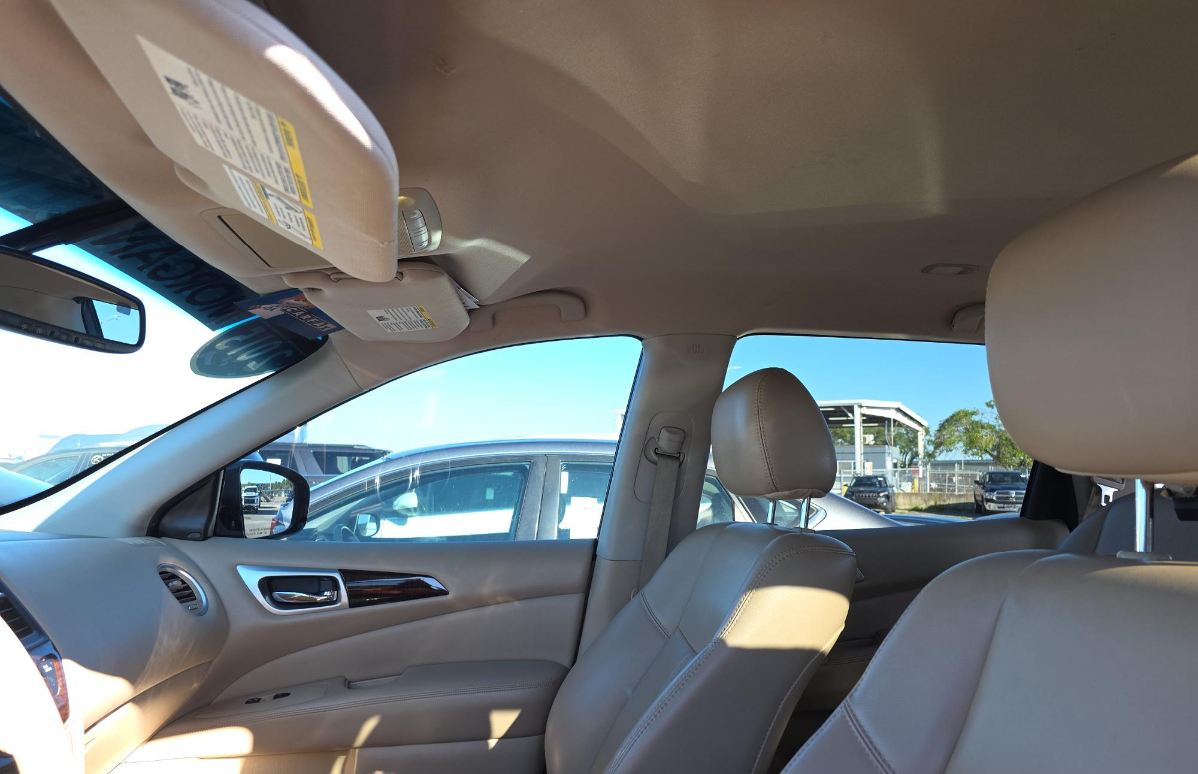 2015 Nissan Pathfinder SL photo 10