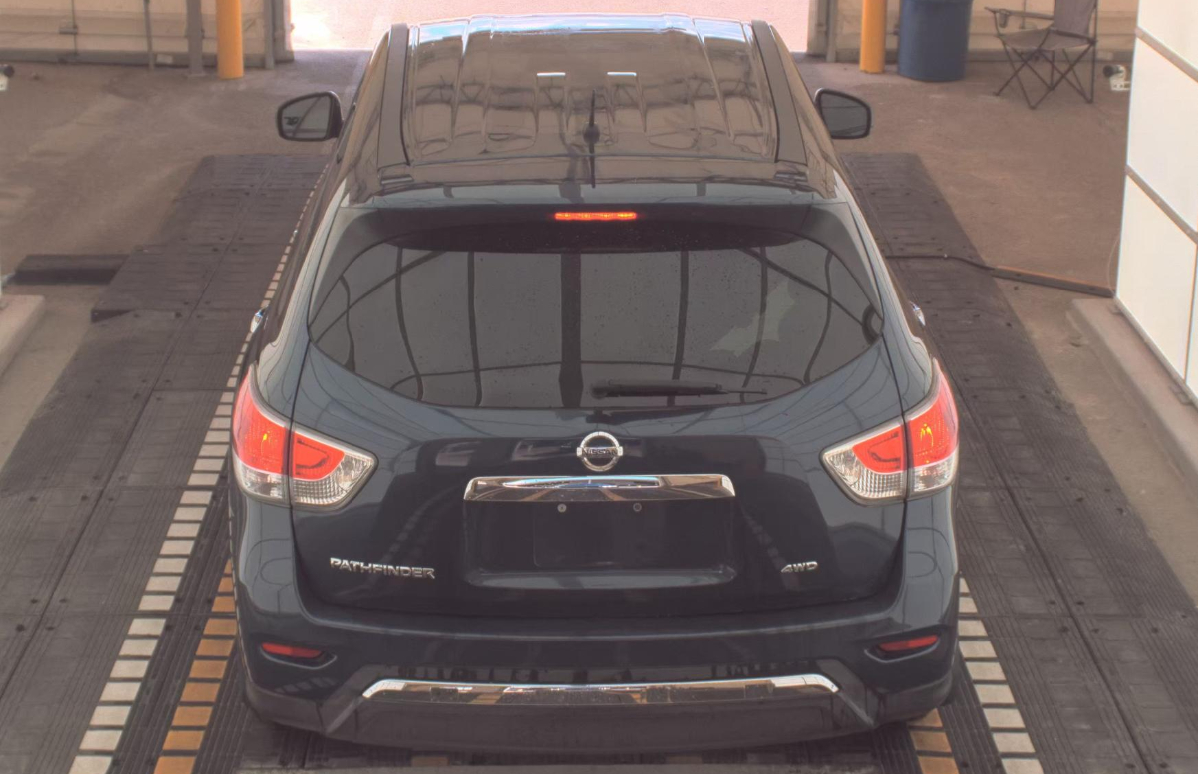 2013 Nissan Pathfinder S photo 4