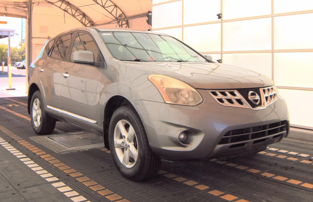 2013 Nissan Rogue S photo 2