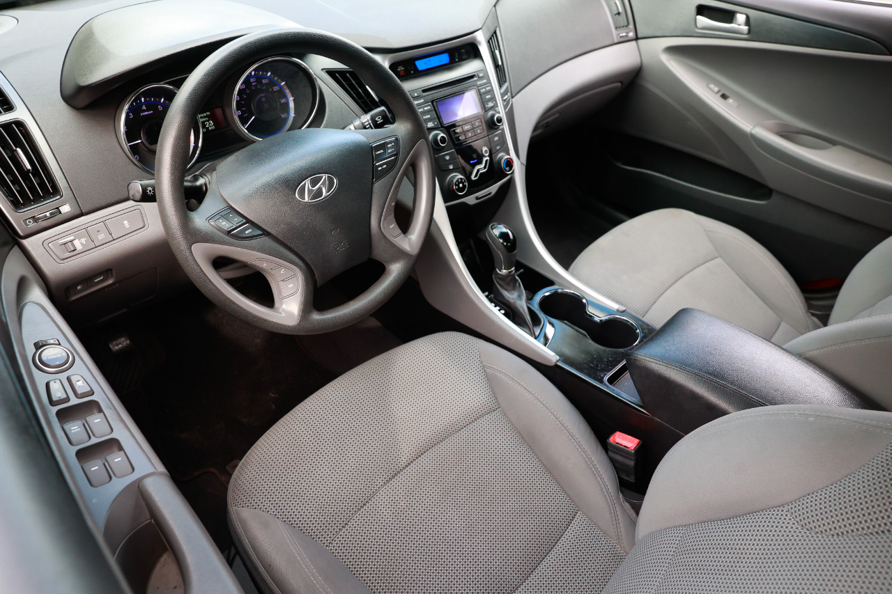 2013 Hyundai Sonata GLS photo 2