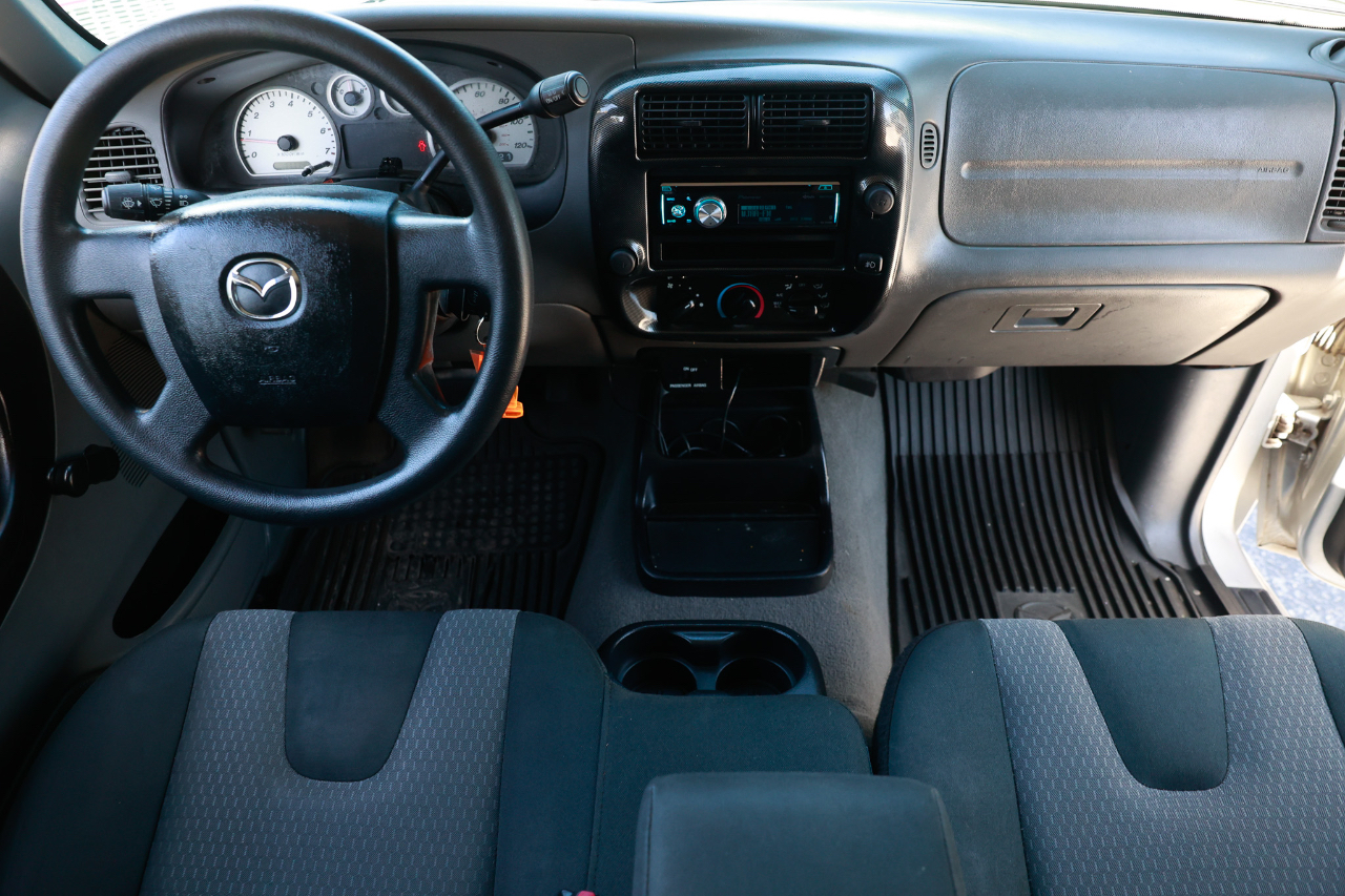 2004 Mazda B-Series Dual Sport Cab Plus photo 2