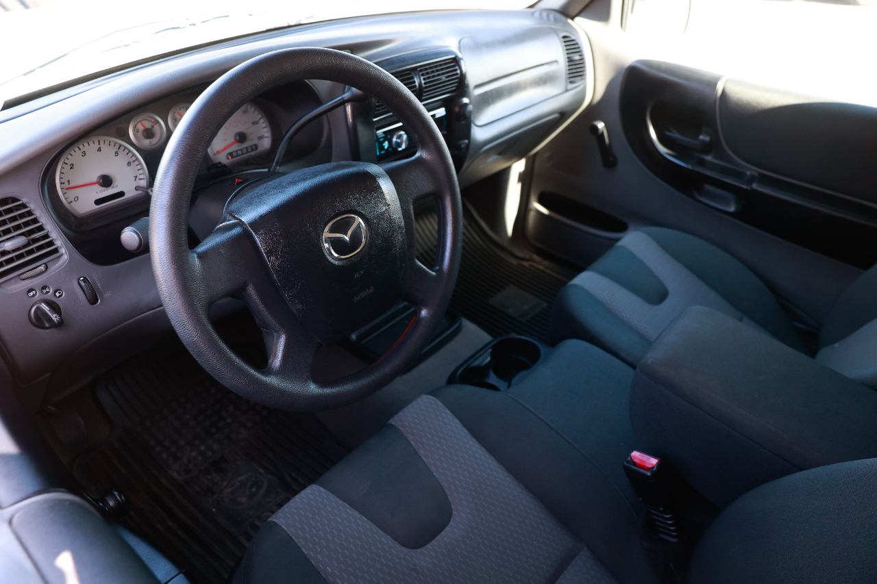 2004 Mazda B-Series Dual Sport Cab Plus photo 4