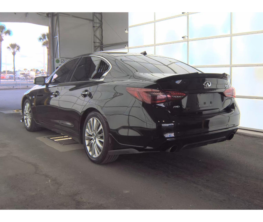 2018 Infiniti Q50 LUXE photo 3