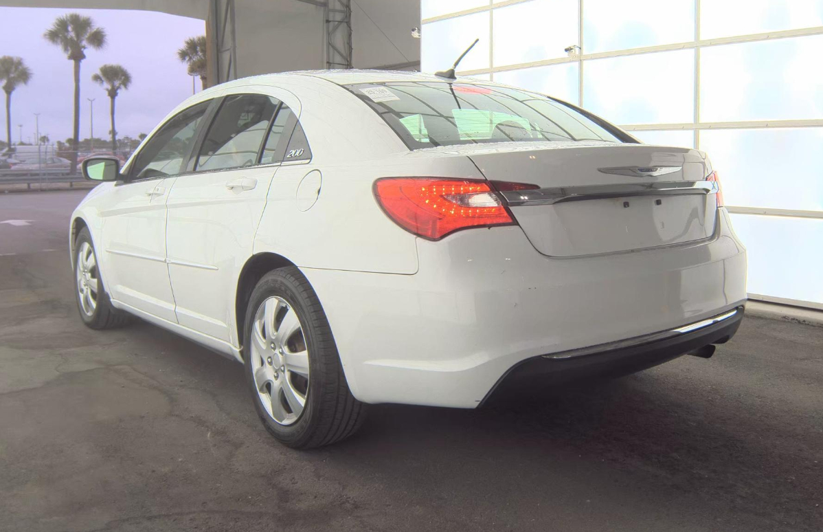 2012 Chrysler 200 LX photo 2