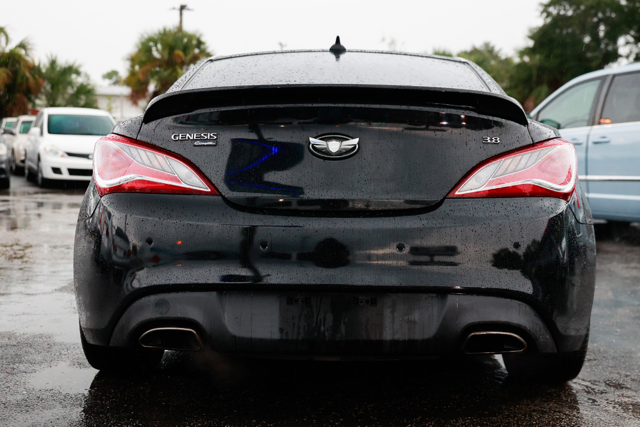 Hyundai Genesis Coupe  2013 Hyundai Genesis Coupe  2013