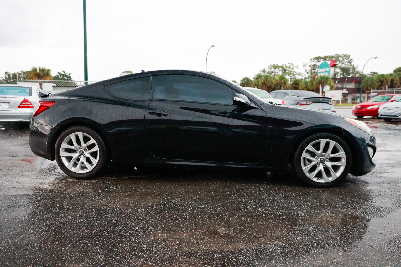 Hyundai Genesis Coupe  2013 Hyundai Genesis Coupe  2013