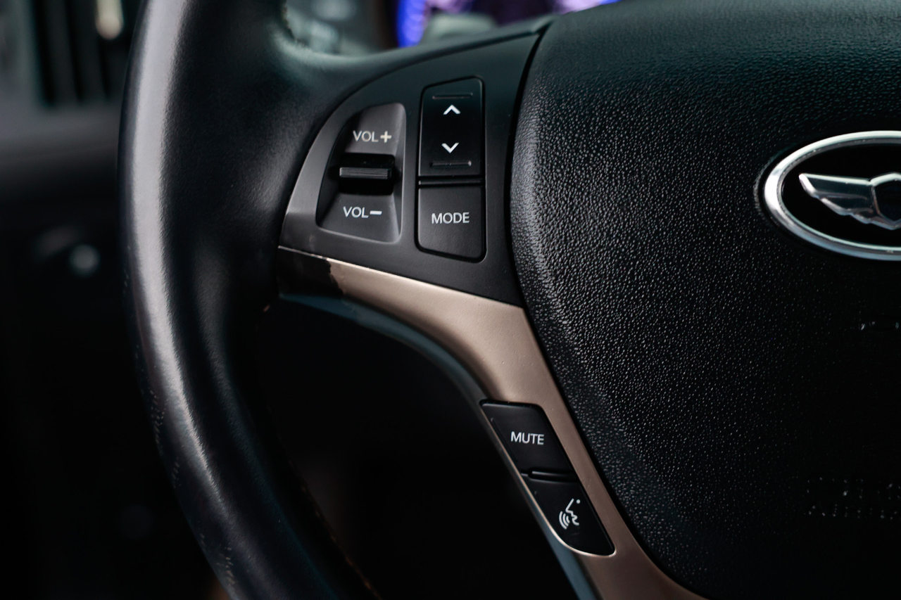 Hyundai Genesis Coupe  2013 Hyundai Genesis Coupe  2013