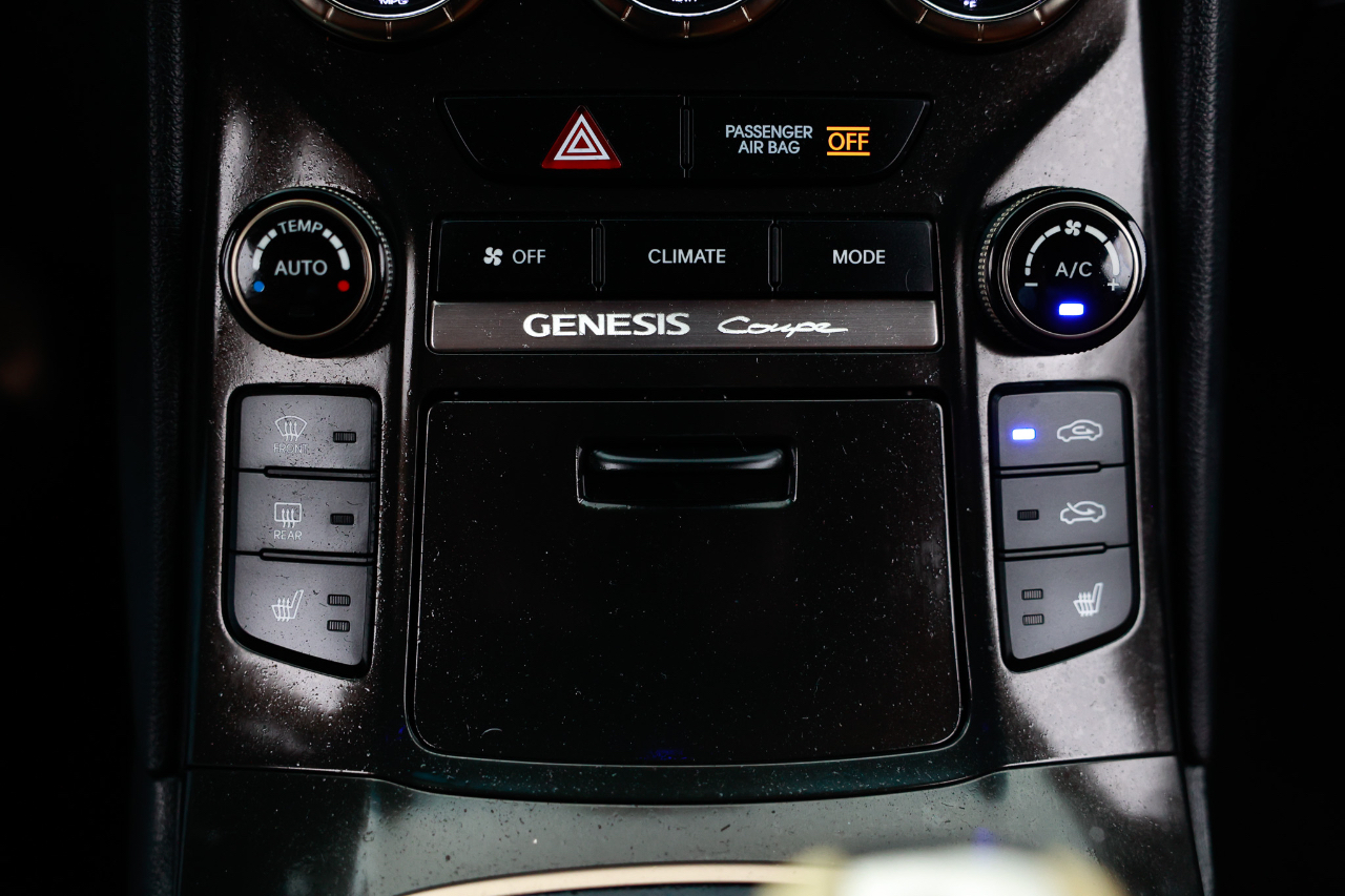 Hyundai Genesis Coupe  2013 Hyundai Genesis Coupe  2013