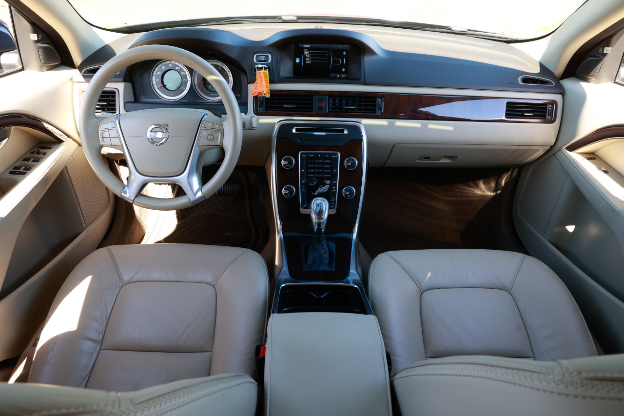 Volvo XC70  2013 Volvo XC70  2013