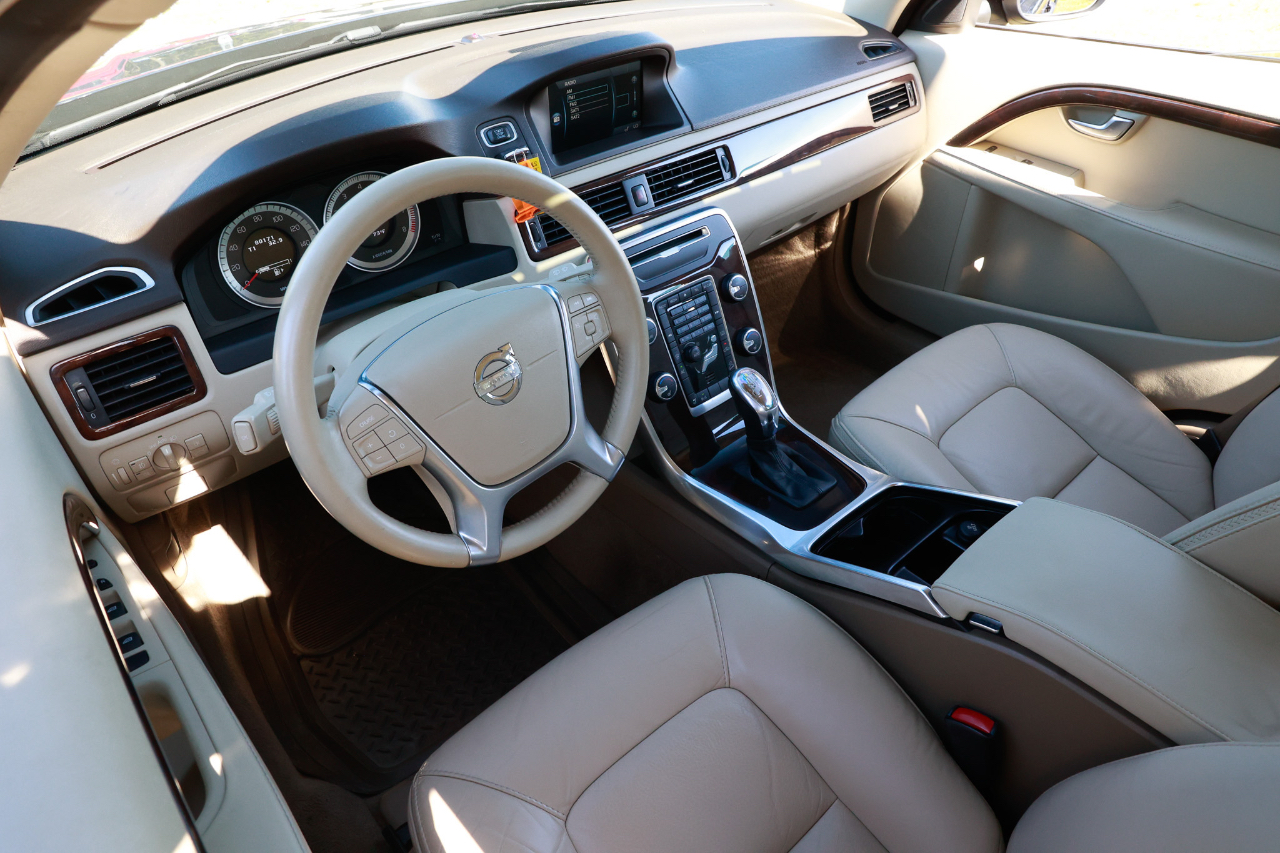 Volvo XC70  2013 Volvo XC70  2013