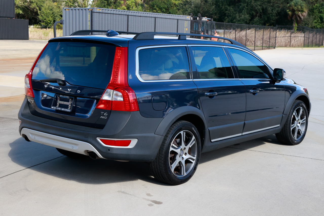 Volvo XC70  2013 Volvo XC70  2013