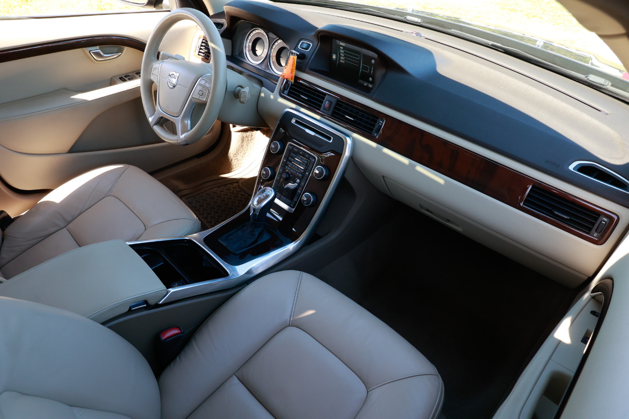 Volvo XC70  2013 Volvo XC70  2013