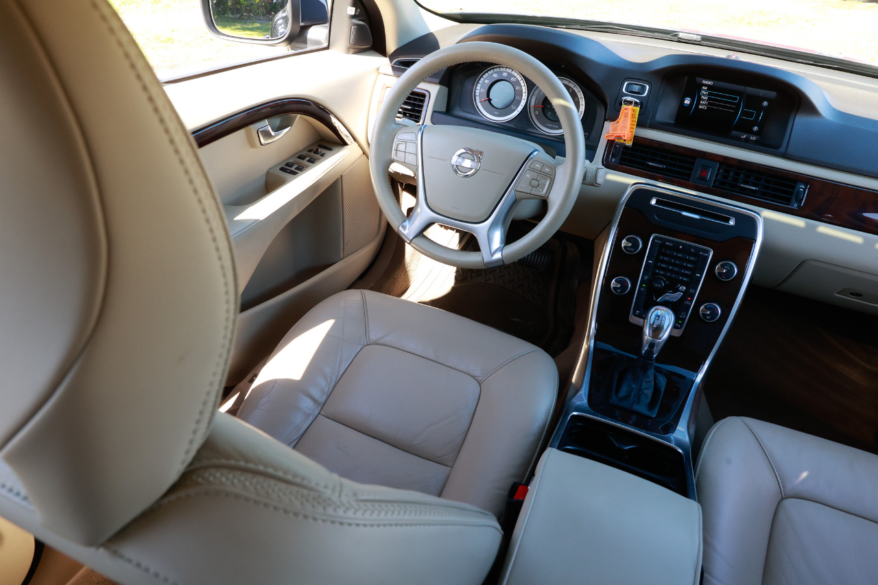 Volvo XC70  2013 Volvo XC70  2013